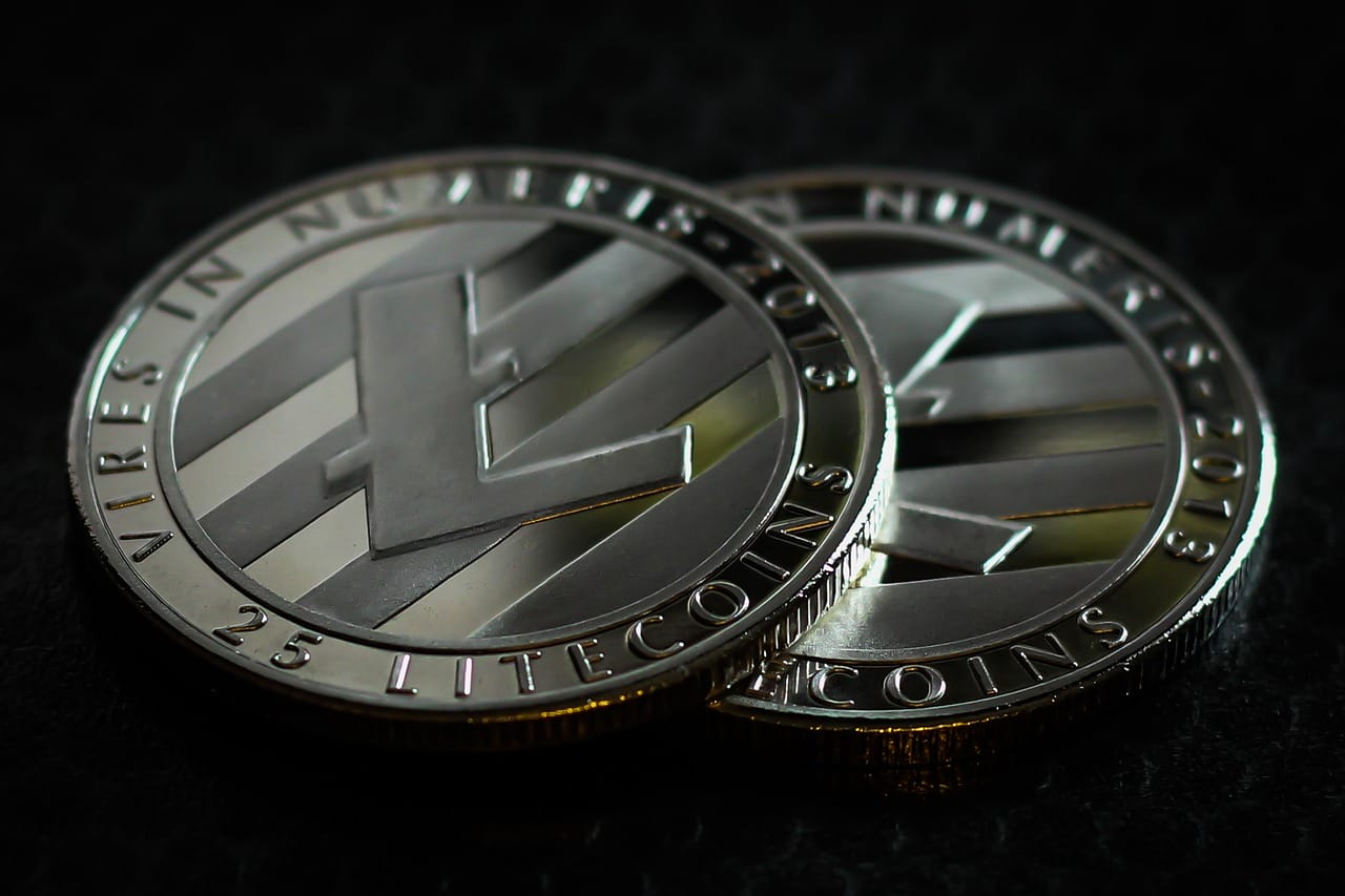 Litecoin koopt aandeel in bank met hulp TokenPay